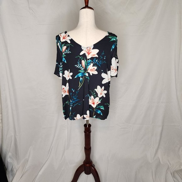 Cold Shoulder Navy Floral Top Size L - Picture 3 of 10